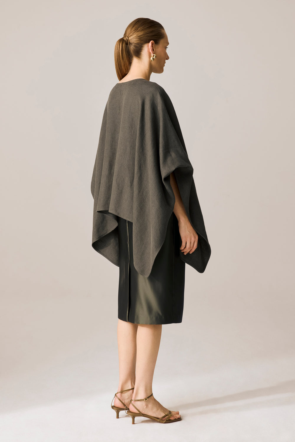 Azraq Linen Cape