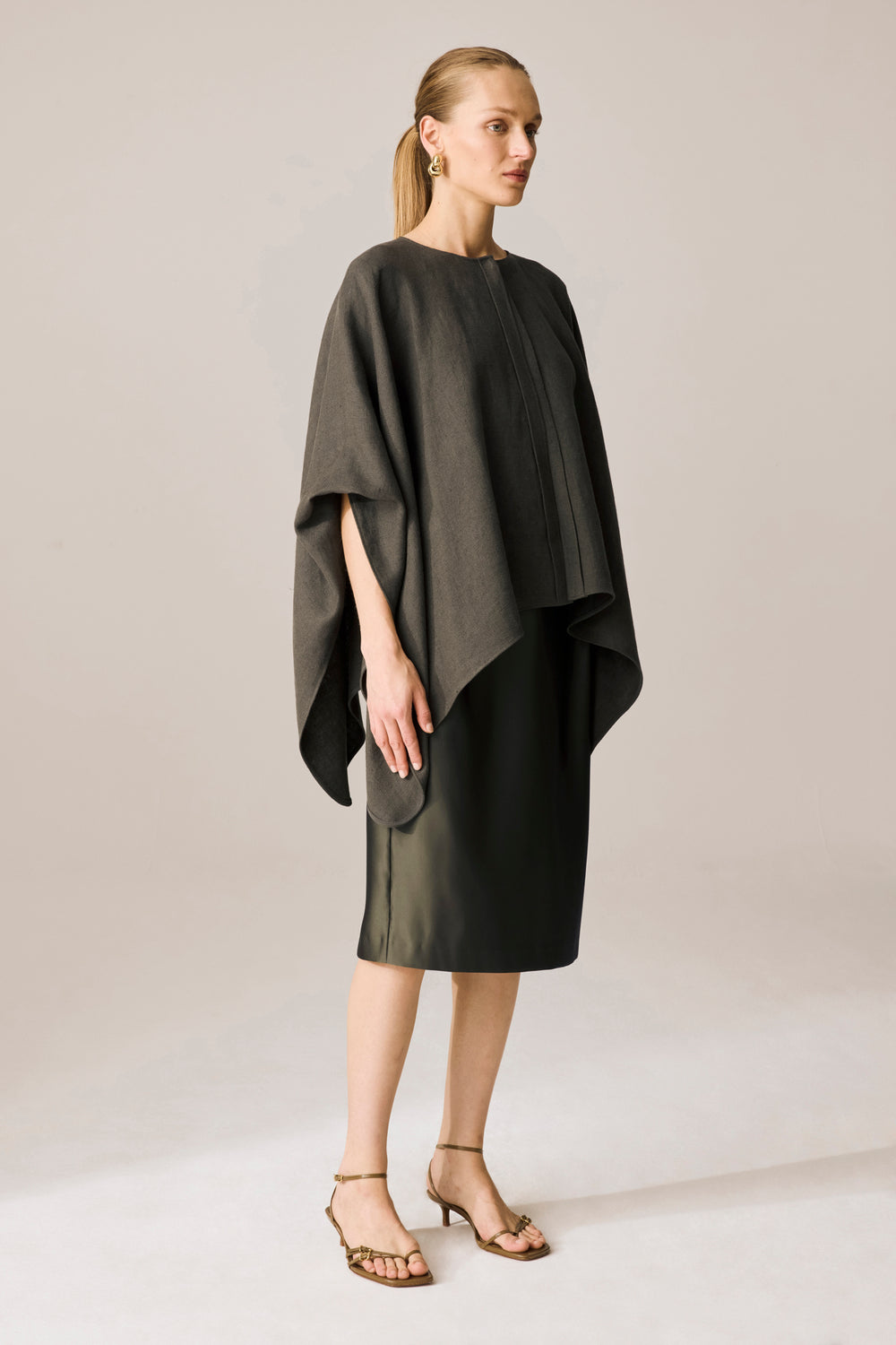 Azraq Linen Cape